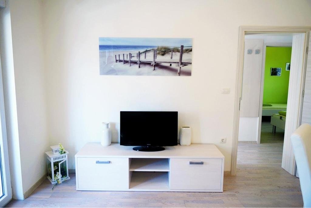 Leona Apartment Пула Екстериор снимка