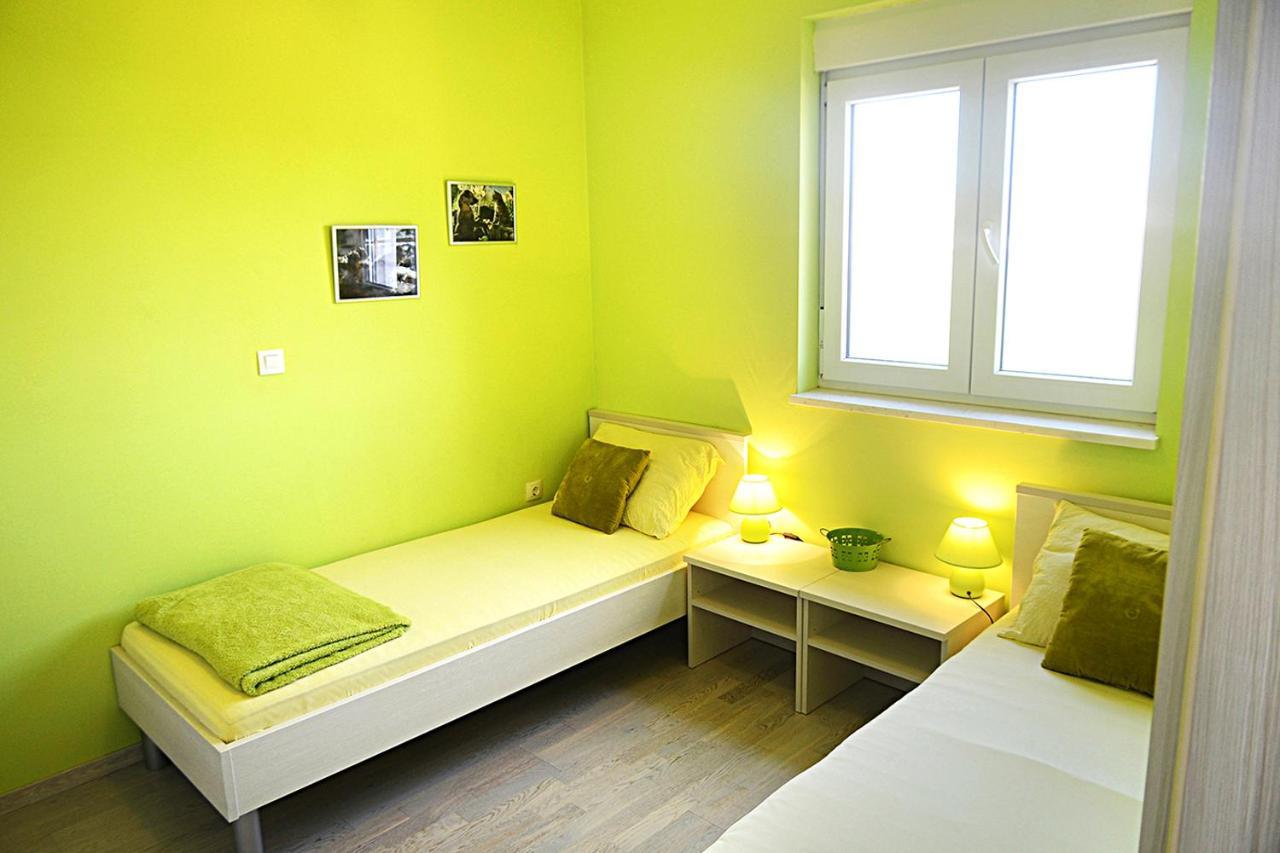 Leona Apartment Пула Екстериор снимка