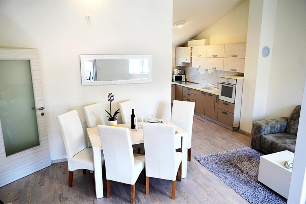 Leona Apartment Пула Екстериор снимка