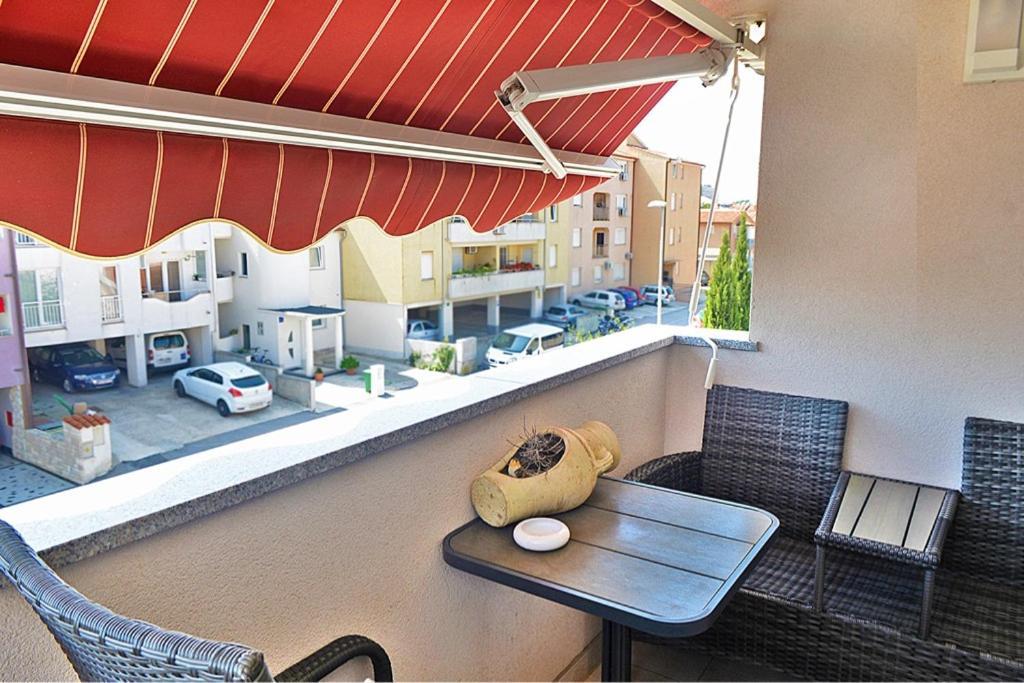 Leona Apartment Пула Екстериор снимка