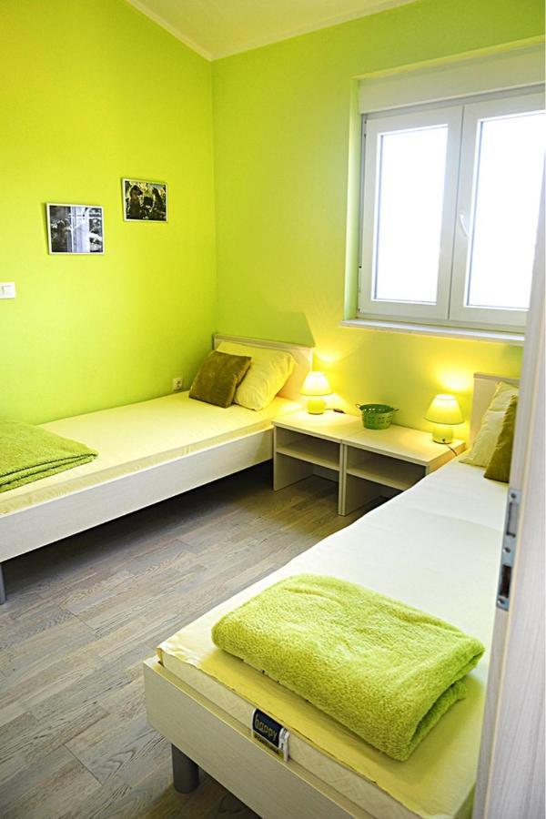 Leona Apartment Пула Екстериор снимка