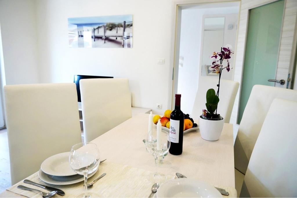 Leona Apartment Пула Екстериор снимка